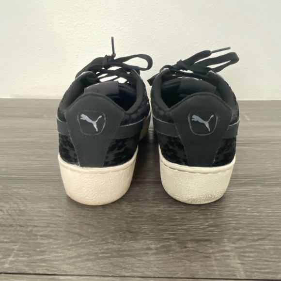 Puma Vikky Platform Women Velvet Sneakers - Picture 4 of 5